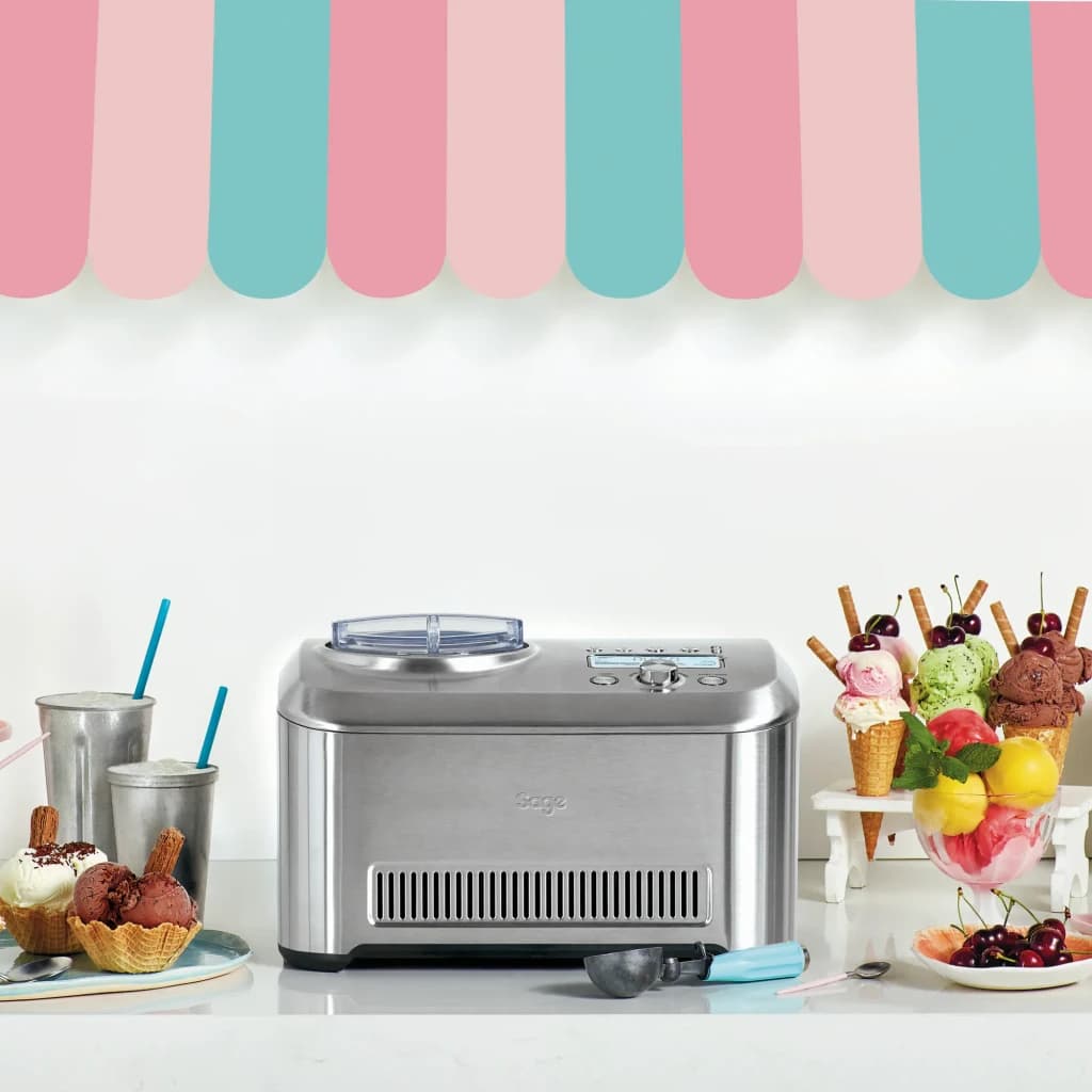 Sorbetière Sage Appliances The Smart Scoop 1L 200W Acier Inoxydable SCI600BSS2EEU1, en utilisation: machine entourée
