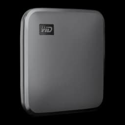 SSD Externe SanDisk Elements SE 2 To USB 3.0 Noir, vue en angle: boîtier gris avec logo WD en relief sur fond sombre