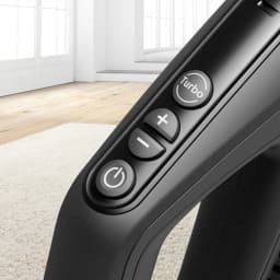 Aspirateur traîneau Bosch Série 6 Noir/Gris 600W BGB6X330, détail poignée: boutons Turbo, plus, moins et marche en noir