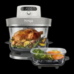 Freidora de Aire Ninja CRISPi Pro 5,7L 2050W 7 Programas Gris Oscuro AS101EULG, vista frontal: bowl de cristal con pollo