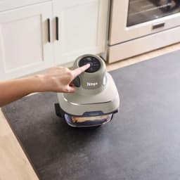 Freidora de Aire Ninja CRISPi Pro 5,7L 2050W 7 Programas Gris Oscuro AS101EULG, uso: mano pulsando el panel de control