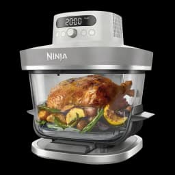 Freidora de Aire Ninja CRISPi Pro 5,7L 2050W 7 Programas Gris Oscuro AS101EULG, vista frontal en ángulo: pollo asado