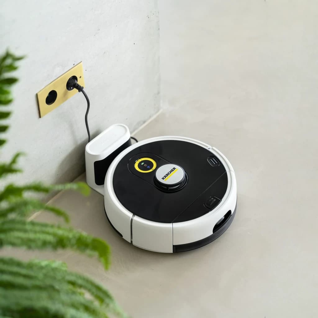 Robot friegasuelos Kärcher RCF 3 LiDAR Fregado 120min, en uso: cargándose enchufado a la pared, vista superior en rincón