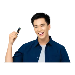 SSD Kioxia Exceria G3 2To NVMe PCIe Gen5 x4 M.2 2280, lifestyle: homme souriant tenant le SSD M.2 entre ses doigts
