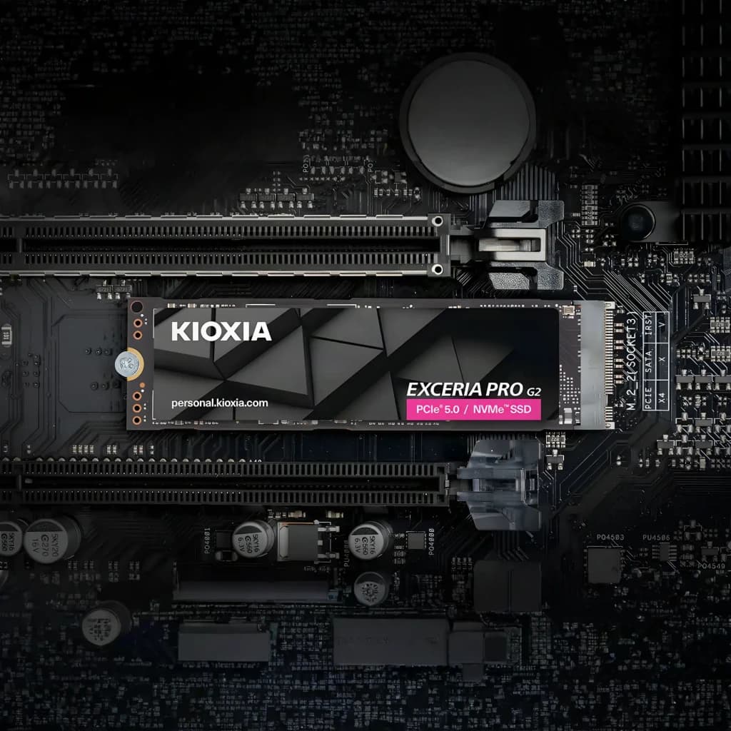 SSD Kioxia Exceria PRO G2 1TB NVMe PCIe Gen5 M.2 2280 Negro, en uso: instalado en ranura M.2 de placa base, disipador negro