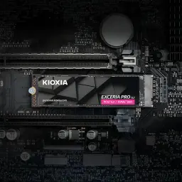 SSD Kioxia Exceria PRO G2 1TB NVMe PCIe Gen5 M.2 2280 Negro, en uso: instalado en ranura M.2 de placa base, disipador negro