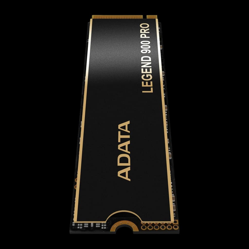 SSD ADATA Legend 900 Pro 2TB M.2 NVMe PCIe 4.0 Con Disipador Negro, vista superior: disipador negro con letras doradas