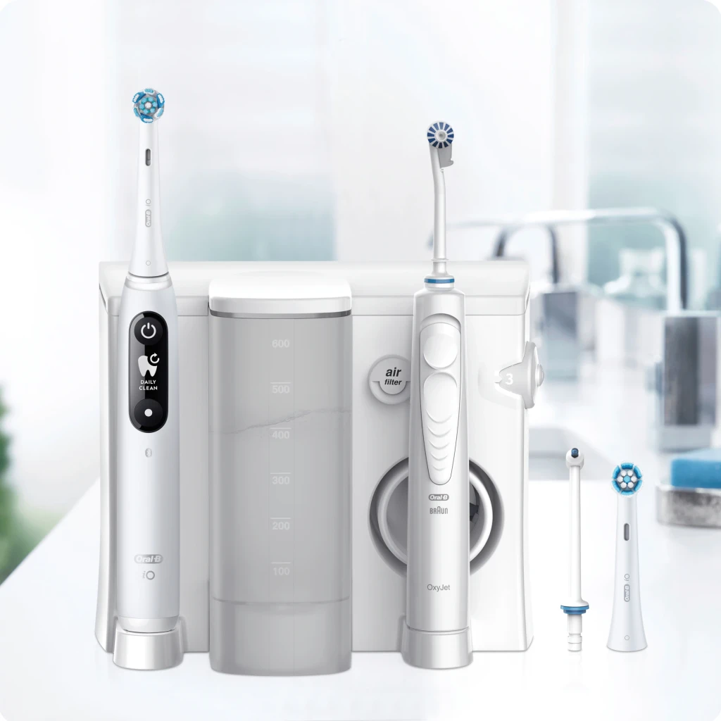 Centro de Limpieza Oral Oral-B OxyJet + iO6 5 Modos 2 Cabezales Blanco, conjunto: cepillo iO6, base OxyJet con depósito y 2