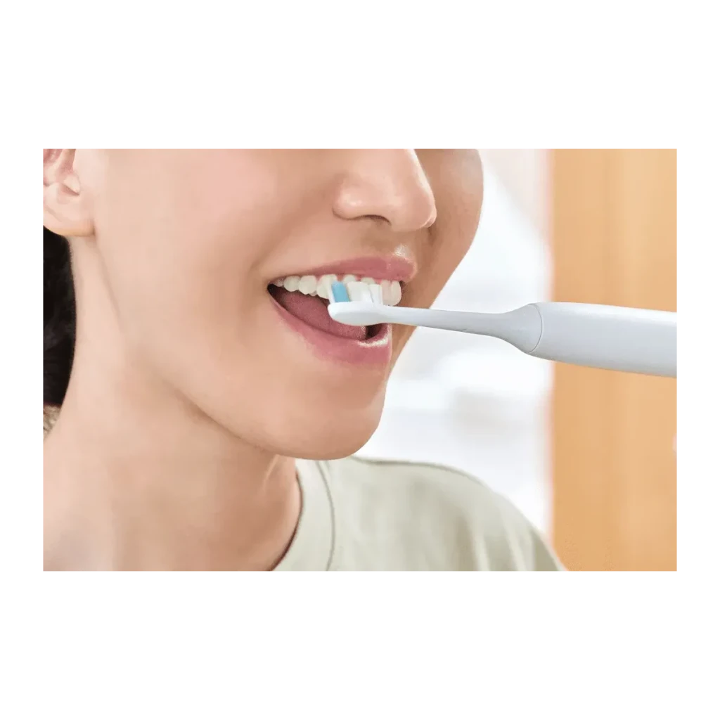 Cabezal de Cepillo Philips Sonicare Optimal White W2 Blanqueamiento Pack 2 Unidades HX6062/87, uso: mujer cepillándose