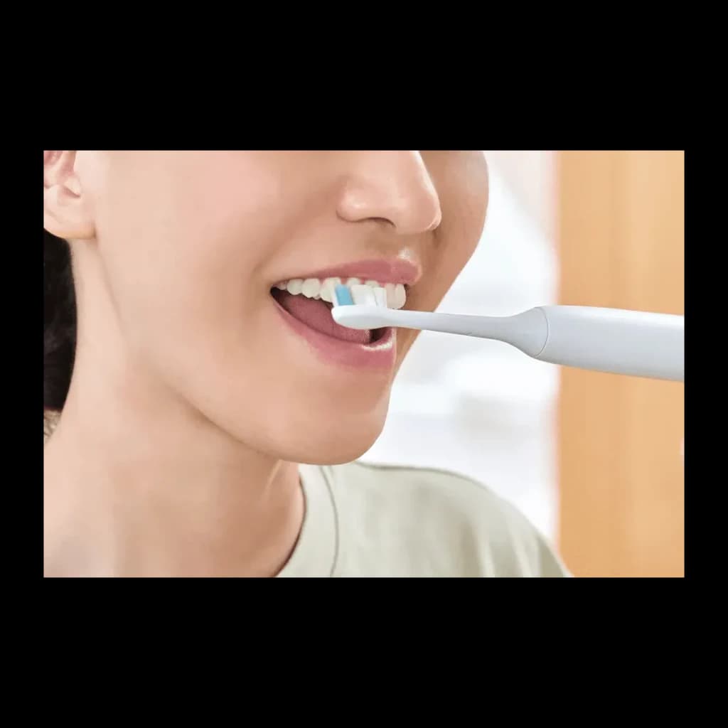 Cabezal de Cepillo Philips Sonicare Optimal White W2 Blanqueamiento Pack 2 Unidades HX6062/87, uso: mujer cepillándose