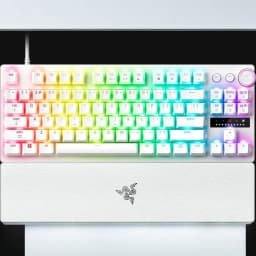 Teclado Gaming Razer Huntsman V3 Pro Tenkeyless 8KHz Switch Óptico RGB Blanco, en uso: vista superior con retroiluminación