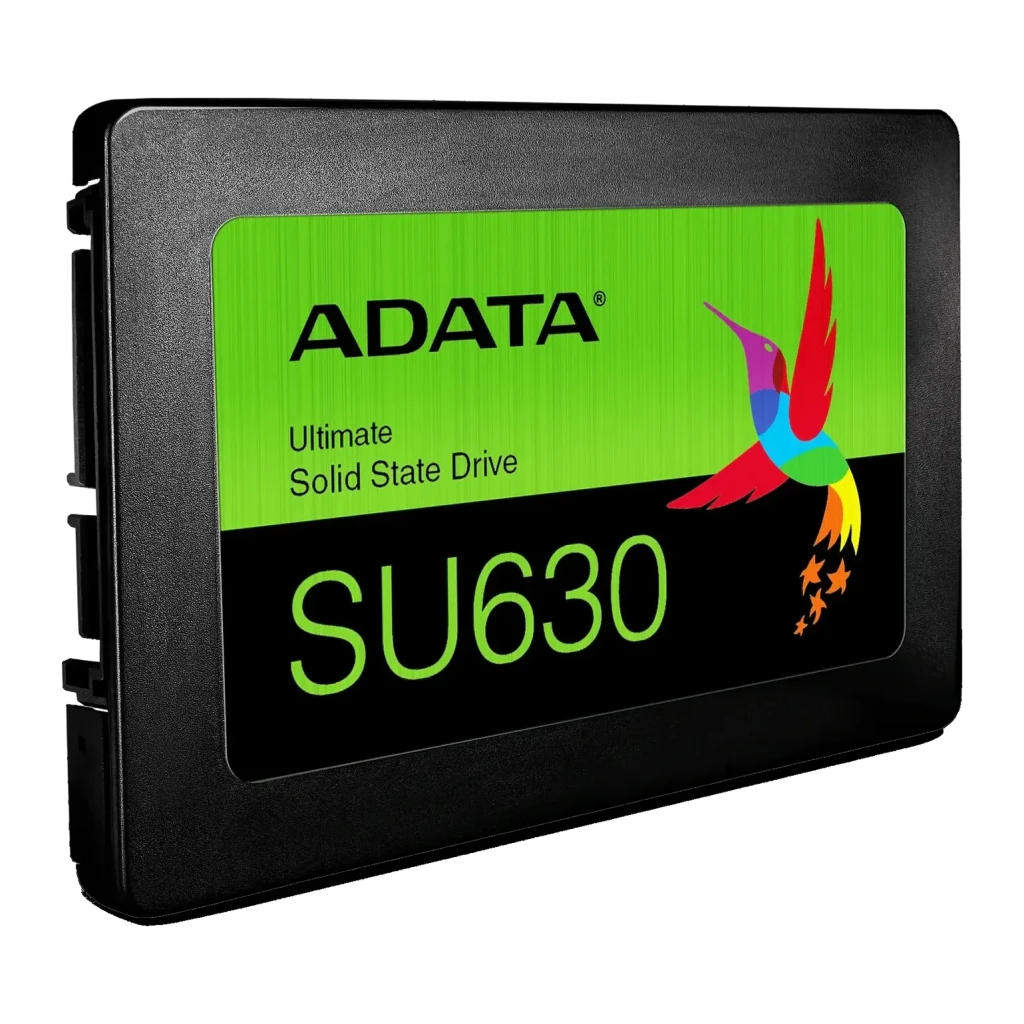 SSD ADATA Ultimate SU630 240Go 2.5 pouces SATA Noir, vue en angle: étiquette verte avec logo colibri et boîtier noir texturé