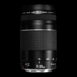 Objectif photo Canon EF 75-300mm f/4-5.6 III Noir, vue de face: fût noir avec bague zoom texturée et graduation focale