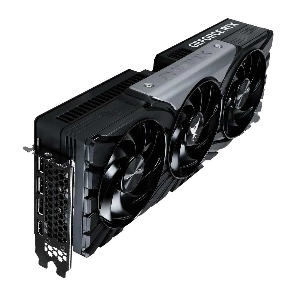 Gainward GeForce RTX 5080 Phoenix GS V1 16GB GDDR7 Negro, vista diagonal frontal: triple ventilador, shroud gris con logo