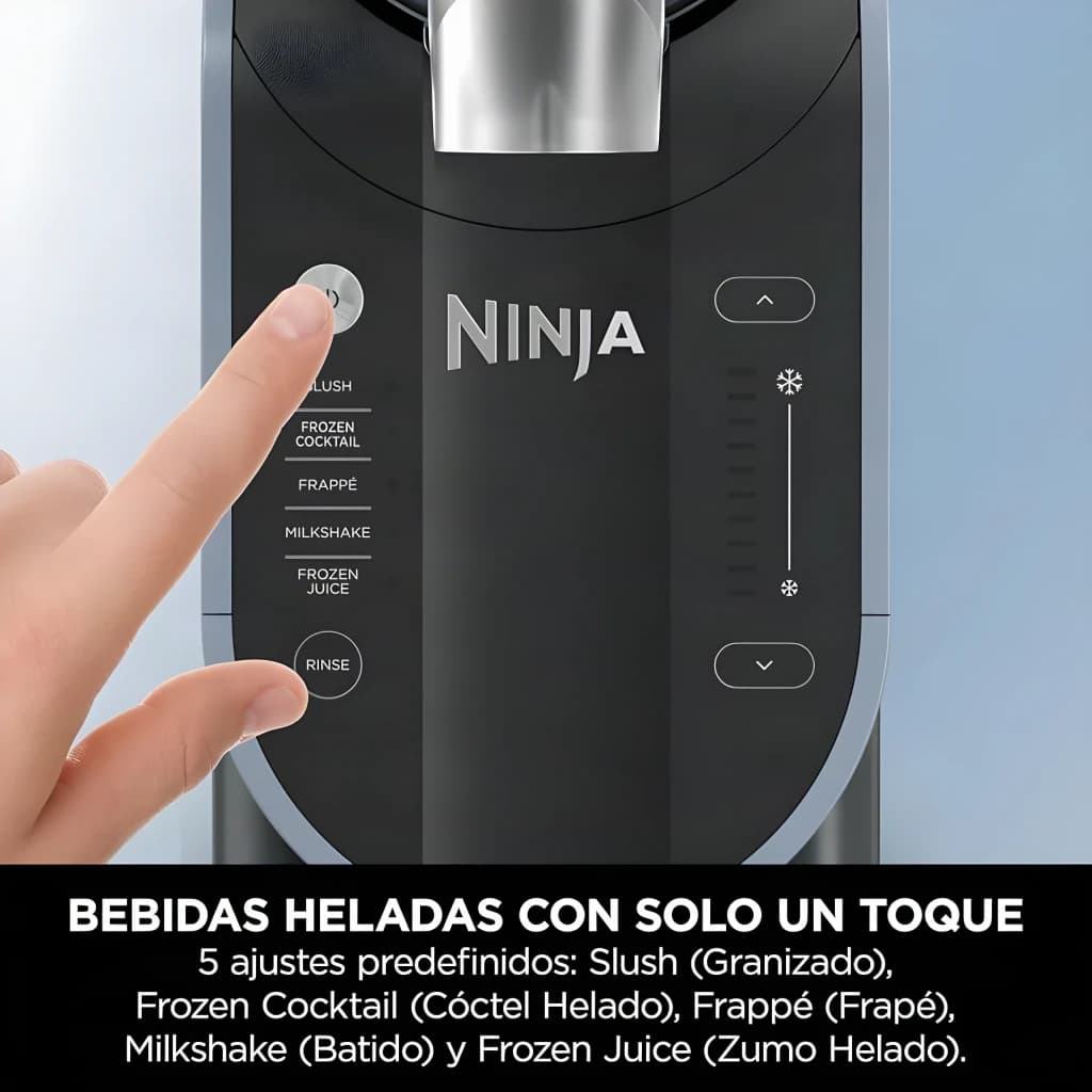 Sorbetière Ninja Slushi 1,892L 200W Bleu Noir FS301EU, panneau de commande: doigt appuyant sur bouton avec 5 modes