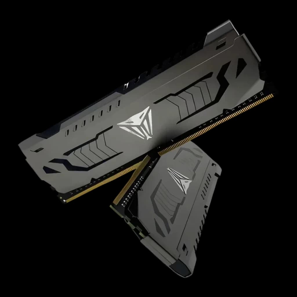 Memoria RAM Patriot Viper Steel DDR4 3200MHz 64GB (2x32GB) CL16 Gris, vista angular: dos módulos cruzados con disipador gris