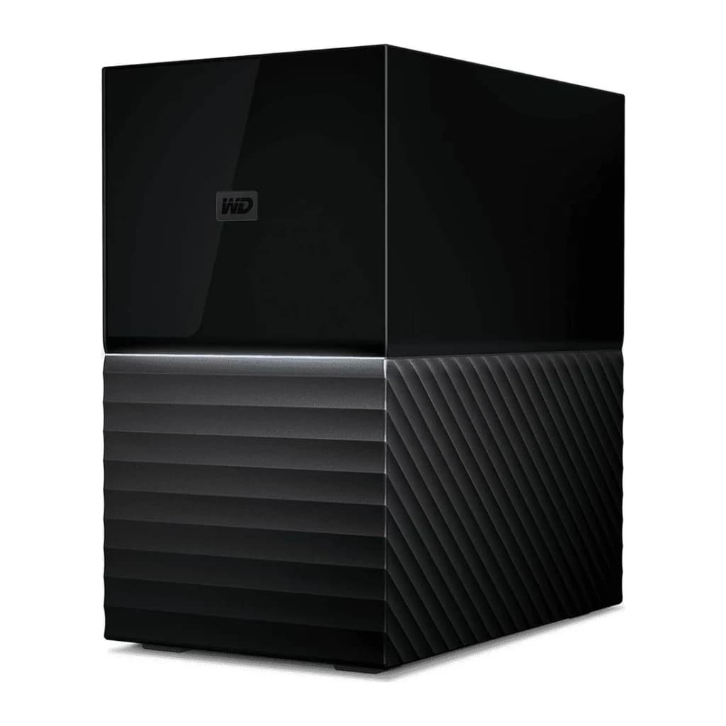 Disque dur externe WD My Book Duo 24To USB-C Noir WDBFBE0240JBK, vue en angle: boîtier bicolore avec dessus brillant logo WD