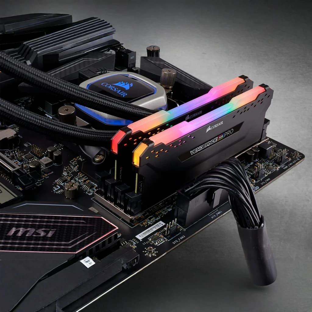 Memoria RAM Corsair Vengeance RGB Pro DDR4 2666MHz 32GB 2x16GB CL16 Negro, en uso: 2 módulos instalados en placa base MSI