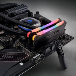 Memoria RAM Corsair Vengeance RGB Pro DDR4 2666MHz 32GB 2x16GB CL16 Negro, en uso: 2 módulos instalados en placa base MSI