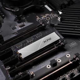 SSD ADATA XPG Gammix S60 1TB M.2 2280 NVMe PCIe 4.0 Con Disipador Plata, instalado: montado en ranura M.2 de placa base