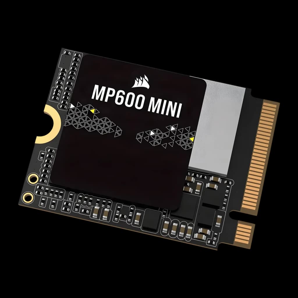 SSD Corsair MP600 Mini 1To M.2 2230 PCIe 4.0 NVMe Noir, vue en angle: face supérieure avec logo, dissipateur argenté
