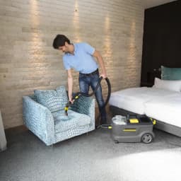 Aspirador de tapetes Kärcher Puzzi 10/1 Cinzento Preto/Amarelo 22kPa 1250W Húmido, uso: homem limpa poltrona estofada