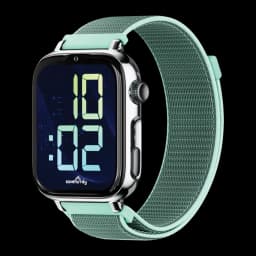 SaveFamily SaveWatch Plus 2 4G Prata Chamadas SOS Videochamada GPS, vista frontal em ângulo: caixa prateada, pulseira nylon