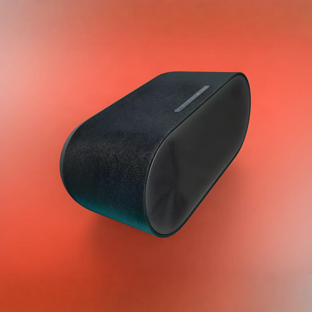 Altavoz Inteligente Denon Home 600 Negro Dolby Atmos Music Alexa, en uso: vista angular sobre fondo rojo con rejilla frontal