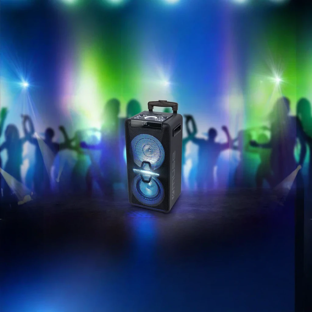 Coluna de Festa Muse DJ 300W Bluetooth Preto M-1920, em uso: coluna com luzes LED azuis, duplo woofer e silhuetas a dançar