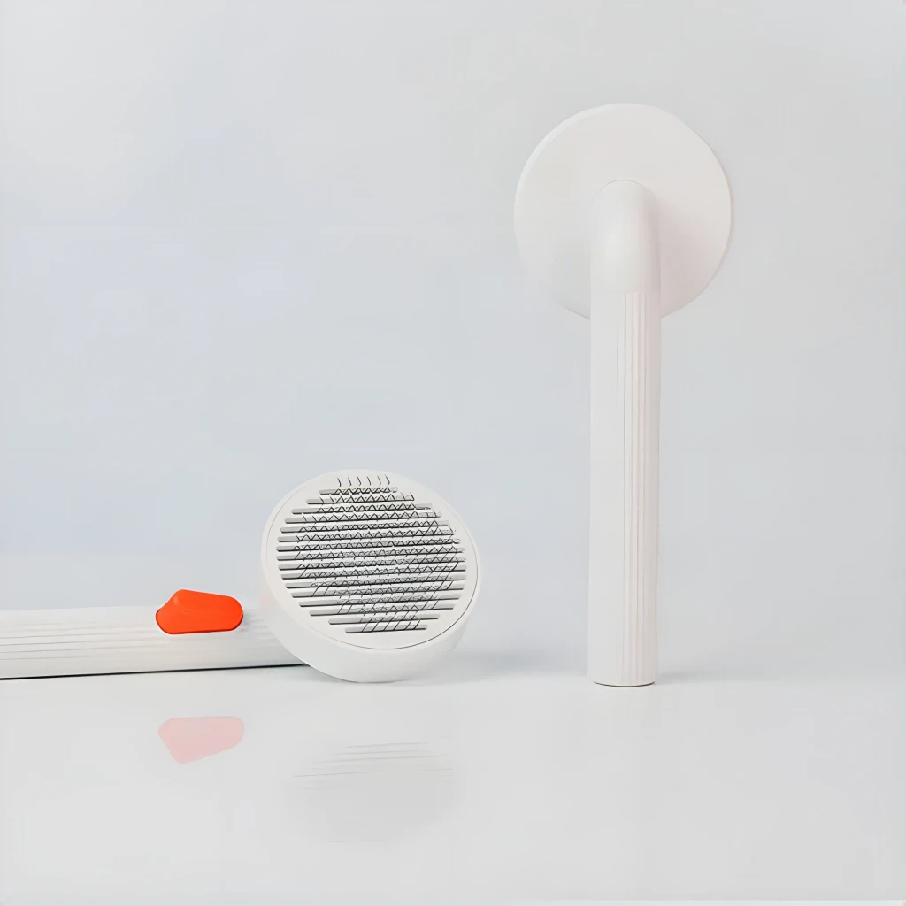 Cepillo de aseo Petkit Grooming Brush 2 Perros y gatos Blanco, vista desarmada: cabezal separado mostrando púas y botón