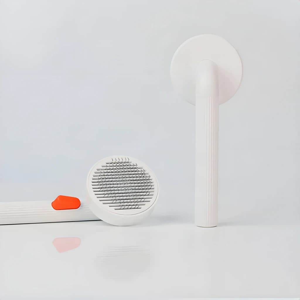 Cepillo de aseo Petkit Grooming Brush 2 Perros y gatos Blanco, vista desarmada: cabezal separado mostrando púas y botón