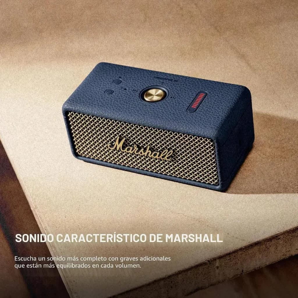 Coluna portátil Marshall Emberton III IP67 32h Bluetooth 5.3 Azul Meia-Noite, em uso: sobre superfície de cartão, grelha