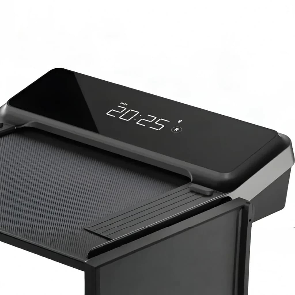 Passadeira KingSmith WalkingPad Z3 Hybrid+ Preto Dobrável 10km/h, em uso: detalhe do ecrã LED com 20:25 e superfície