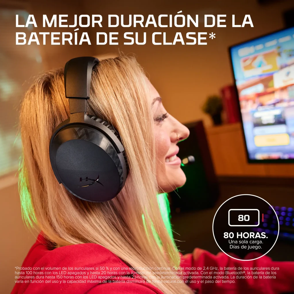 Auriculares Gaming HyperX Cloud Stinger 3 Wireless Inalámbrico Micrófono, lifestyle: mujer jugando con auriculares puestos