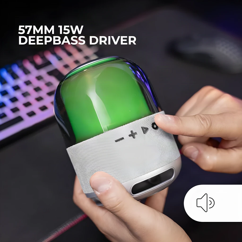 Coluna Mars Gaming MS-Flow MSFLOWW 15W 6h Bluetooth 5.3, detalhe: mãos a pressionar botões frontais com luz RGB verde