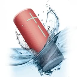 Enceinte portable Ultimate Ears Megaboom 4 IP67 20h Bluetooth Rouge, en utilisation: immergée dans des éclaboussures d'eau