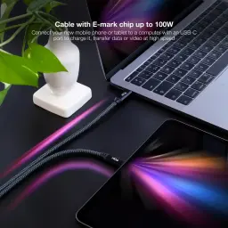 Câble Nanocable USB 3.2 Gen2x2 20Gbps USB-C/M-USB-C/M 2 m 100W 5A Gris/Noir, en situation: branché sur laptop