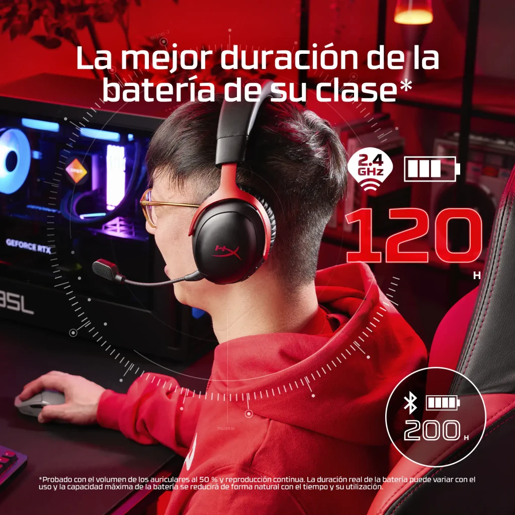 Auriculares Gaming HyperX Cloud III S Wireless Inalámbrico, lifestyle: jugador con auriculares puesto frente a PC, batería