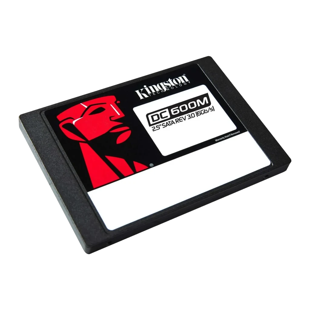 SSD Kingston DC600M 480GB Enterprise 2,5 polegadas SATA Preto, detalhe: etiqueta superior com logo Kingston, modelo DC600M