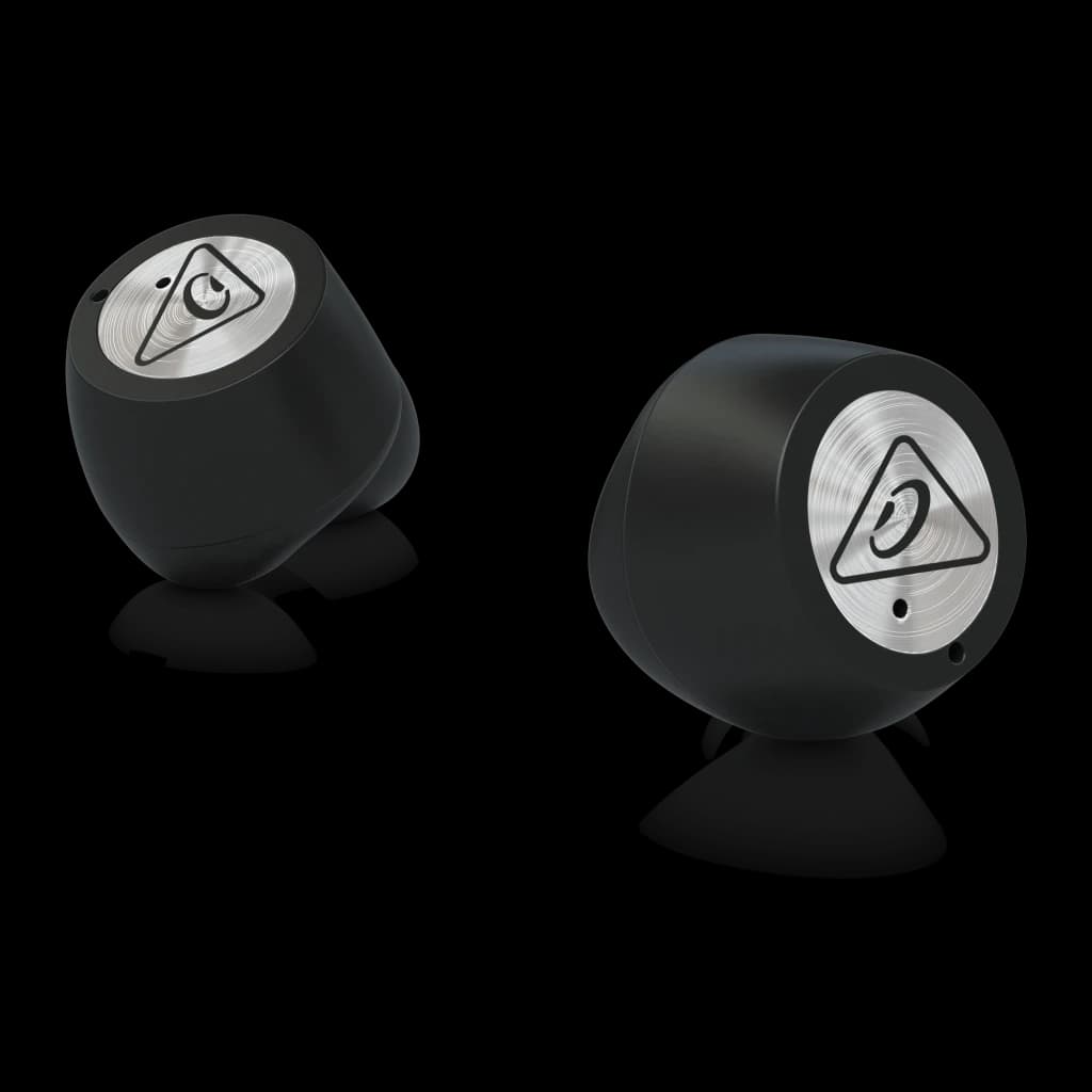 Écouteurs sans fil Behringer TRUE BUDS TWS In-Ear Bluetooth 5.0, détail: deux écouteurs noirs avec panneau métallique brossé