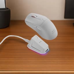 Souris Gaming Mars Gaming MM-T3 Sans Fil Switchs Huano 14400 DPI Noir, en utilisation: souris soulevée au-dessus du dock