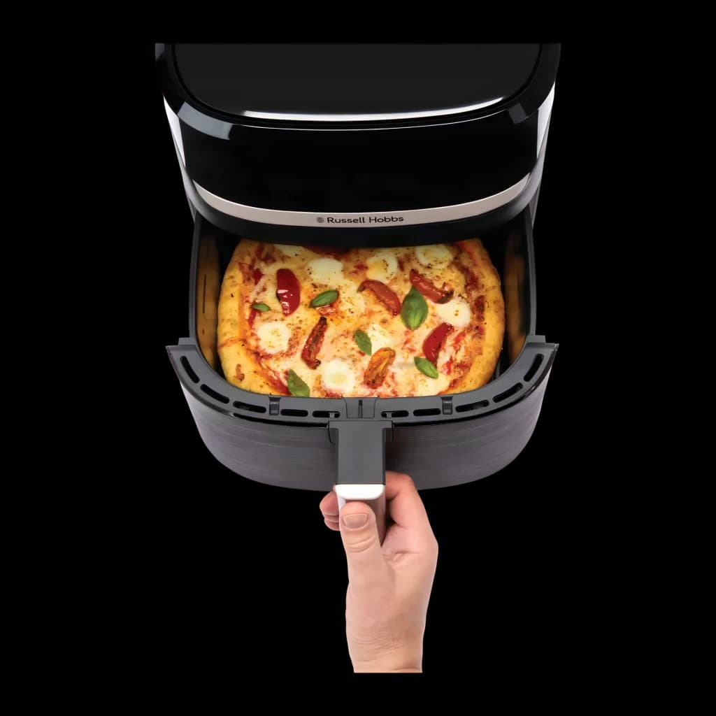 Freidora de Aire Russell Hobbs SatisFry 8,3L 1800W 9 Programas Negro, cesta abierta: mano extrayendo cesta con pizza