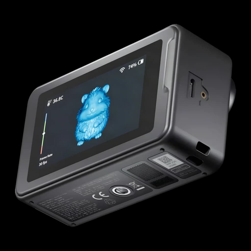 Scanner 3D Creality Pika Sans Fil Noir 0,03 mm, vue arrière-latérale: écran tactile avec modèle 3D bleu à 30 fps et base