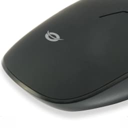 Ratón Conceptronic Negro Con cable Ambidiestro REGAS01B, en uso: primer plano superior con logo Conceptronic en carcasa mate