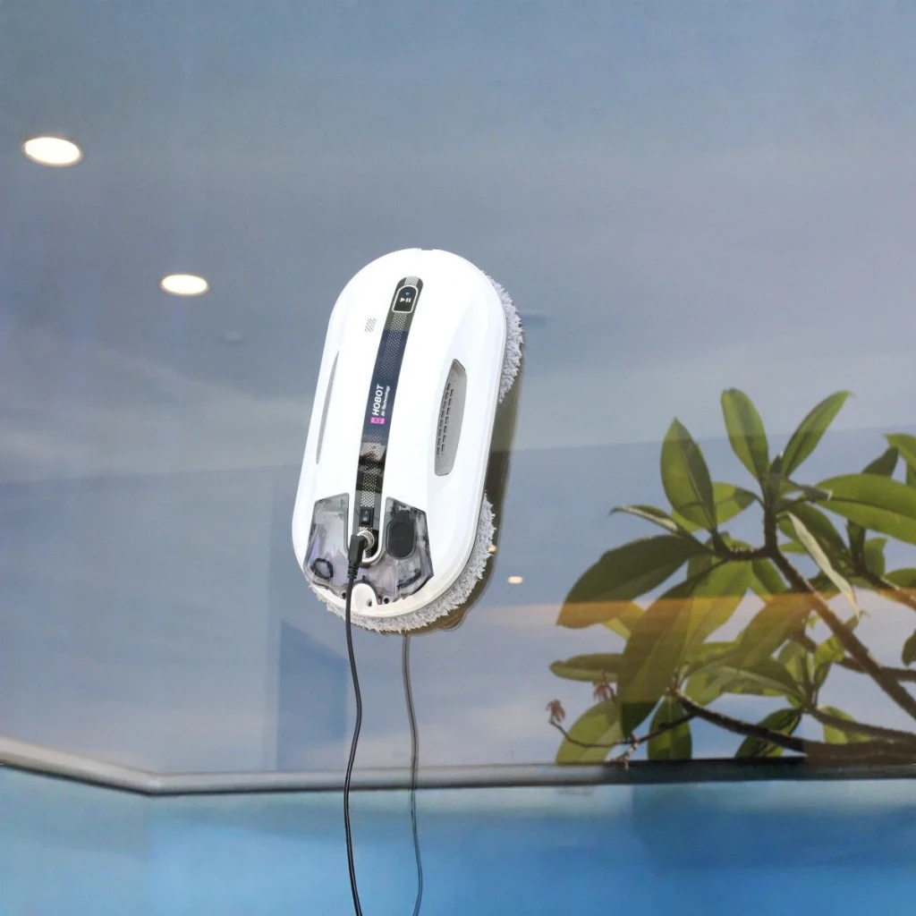 Robot limpiacristales HOBOT R3 Blanco Pulverización Ultrasónica 90W, en uso: adherido a cristal interior limpiando, cable