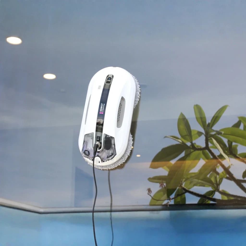 Robot limpiacristales HOBOT R3 Blanco Pulverización Ultrasónica 90W, en uso: adherido a cristal interior limpiando, cable