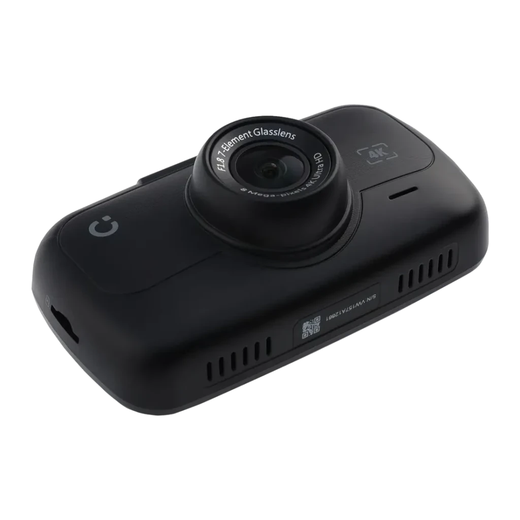 Dashcam Prido i9 4K 1CH 30fps GPS, vista frontal: objetiva 7-Element Glasslens f1.8 e logo 4K em corpo preto