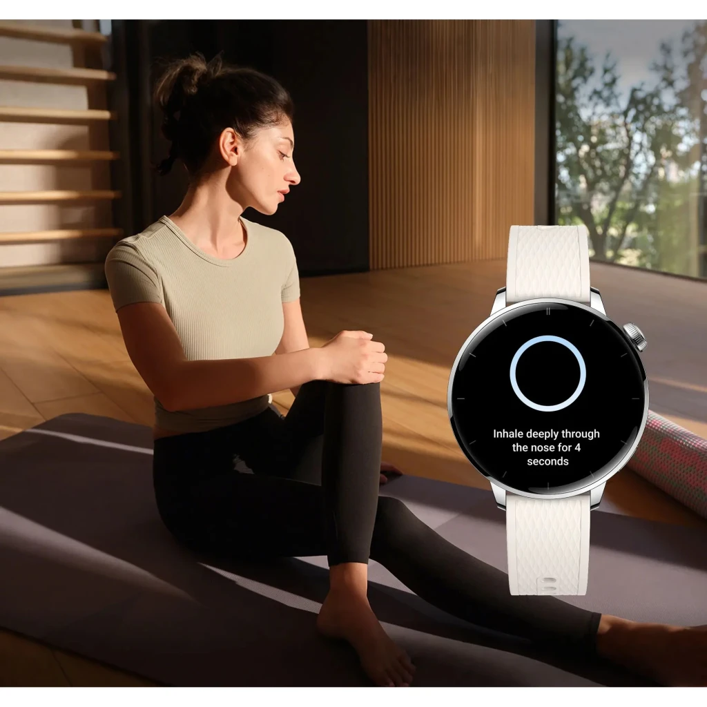 OnePlus Watch 3 43mm Prata NFC FC, SpO2, Barómetro Bateria 7 Dias, em uso: mulher no yoga com guia de respiração na tela