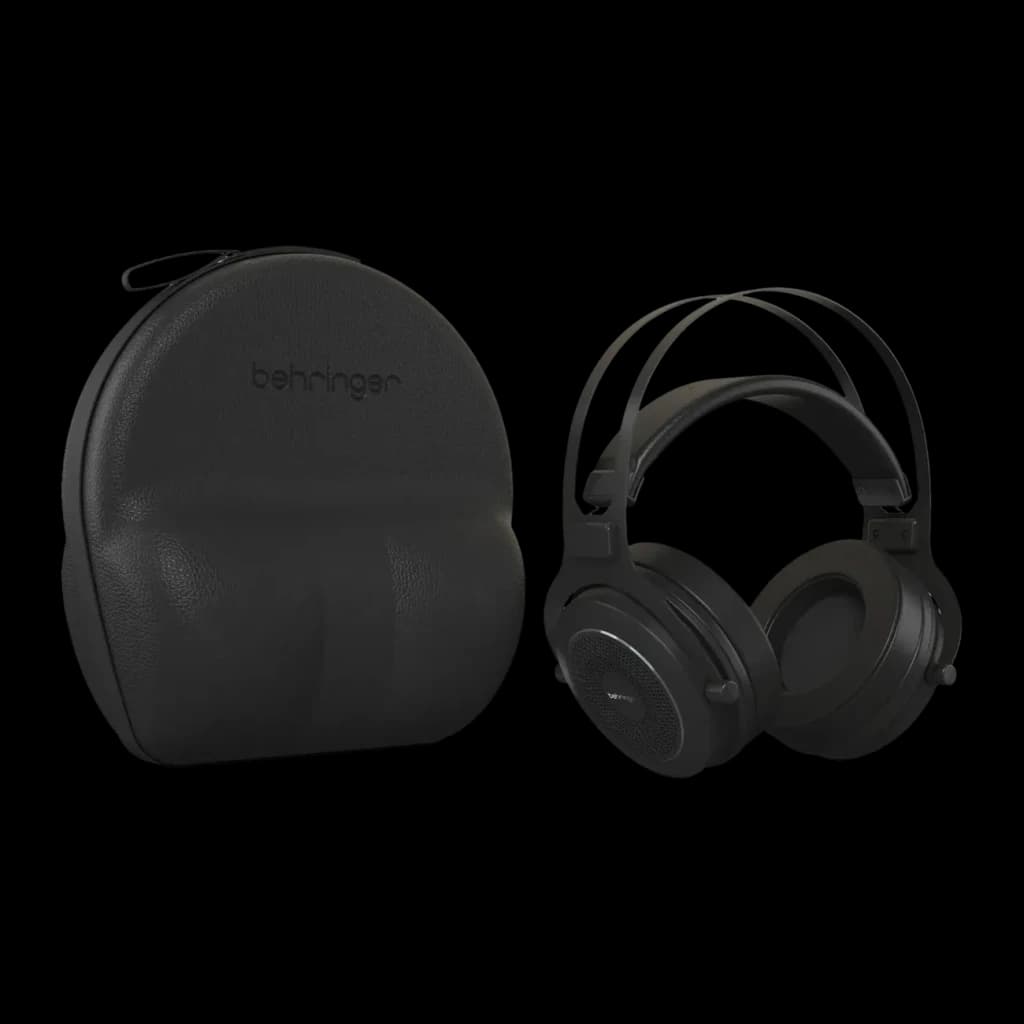 Casque Behringer OMEGA Circum-Aural Open-Back Filaire, détail: casque et étui rigide zippé avec logo Behringer