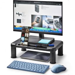 Suporte de Monitor NGS Screen Stand Preto Secretária Independente, em uso: monitor elevado, ranhura móvel, teclado e rato